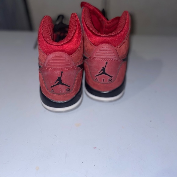 Red Nike Air Jordan SZ 4.5y - Picture 3 of 5